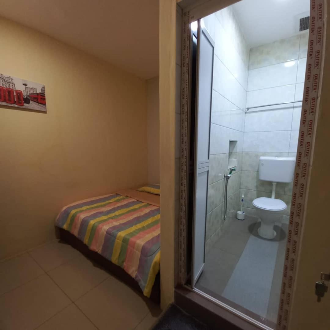 Happy Homestay Lukut Порт-Диксон Экстерьер фото