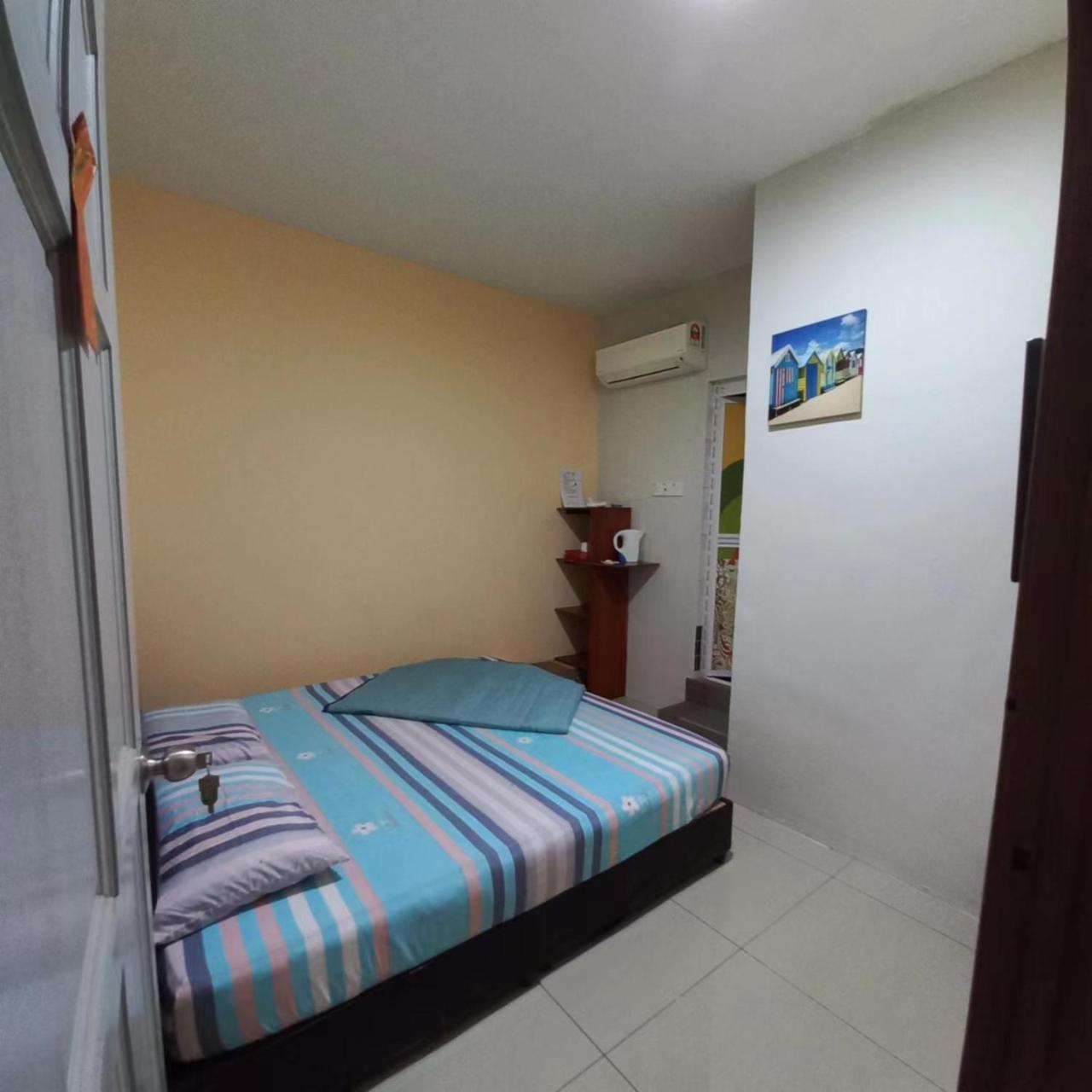 Happy Homestay Lukut Порт-Диксон Экстерьер фото